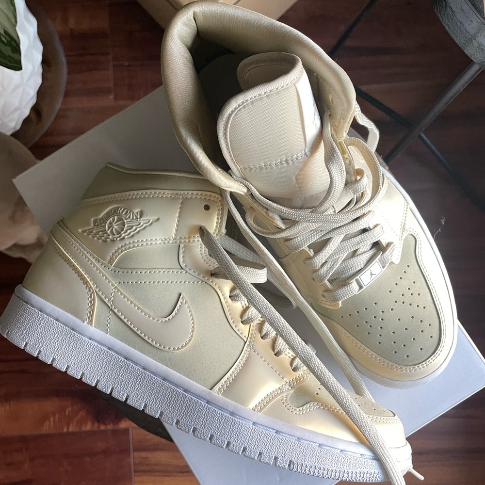 Brand new never worn Limited Edition Wmns Air Jordan 1 Mid Fossil White 7.5